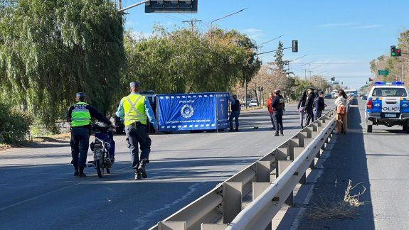 Motociclista murió tras ser atropellado por un colectivo en la ex 22