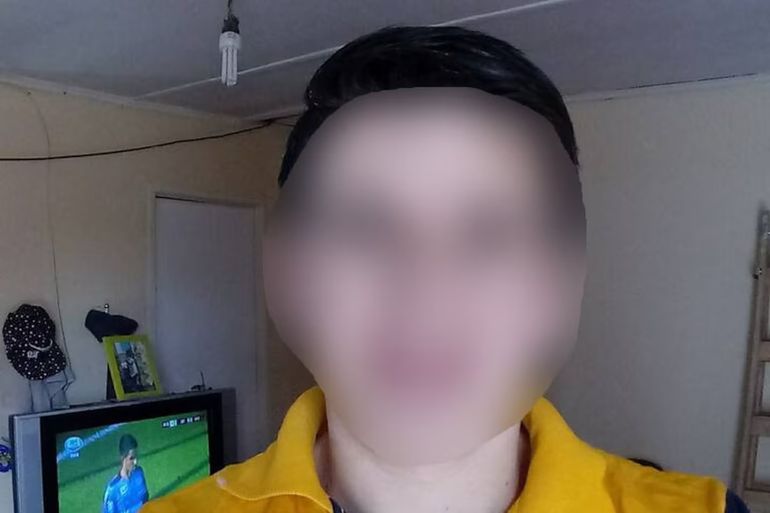 Santa Cruz: el padre, en la casa del horror de Río Gallegos (el rostro y el apellido no se difundieron para preservar la identidad de los menores). Santa Cruz: el padre, en la casa del horror de Río Gallegos (el rostro y el apellido no se difundieron para preservar la identidad de los menores).