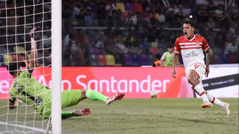 Estudiantes de La Plata ganó con gol de Tiago Palacios.