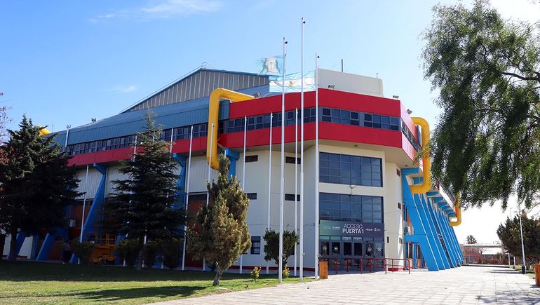 La Neuquinidad preparaba el cierre de campaña para el próximo lunes en el Ruca Che. La Neuquinidad preparaba el cierre de campaña para el próximo lunes en el Ruca Che.