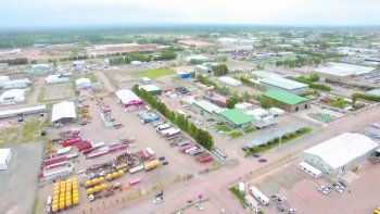 El Parque Industrial Neuquén creció hacia el sector oeste. Pero no hay cloacas y asfalto y eso dificulta la circulación y el cuidado del ambiente.