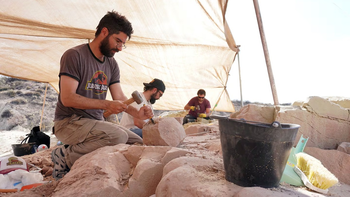 Los paleontólogos que intervinieron en la campaña del Conicet en Roca. En el medio, Luciano. Los paleontólogos que intervinieron en la campaña del Conicet en Roca. En el medio, Luciano.