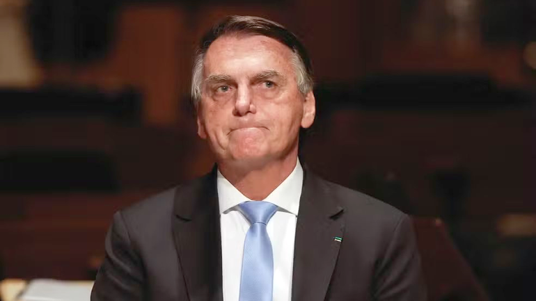 Jair Bolsonaro, expresidente de Brasil, se descompensó en su casa, donde cumple arresto domiciliario, y fue trasladado a un hospital de Brasilia.