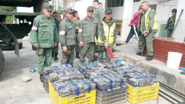La cocaína estaba escondida dentro de un camión del Ejército.