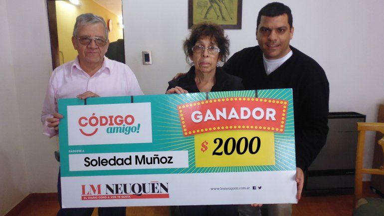 La ganadora del Código Amigo recibió el premio en manos de Diego Sarco