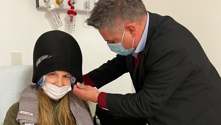 El casco rosa, una ayuda para pacientes con cáncer