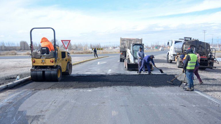 Arreglan el asfalto que se hundió en el tercer puente