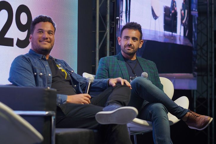 Martín Maffioli (izquierda), cofundador de RockingData, participó en Conectando Vaca Muerta, un networking de empresas del sector oil & gas en Neuquén. A su lado, Nicolás Terreri, Manager de IT Connection.