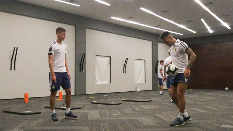 Scaloni definirá los reemplazos de Acuña y Martínez