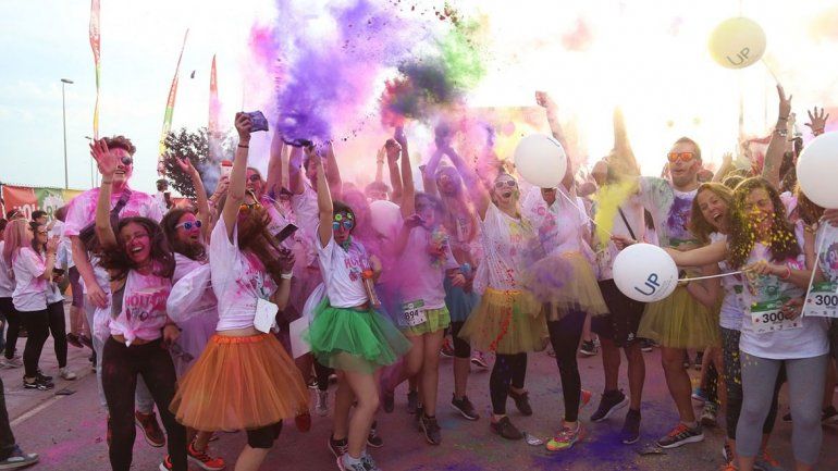 La Holi Corre le pone color al Paseo de la Costa