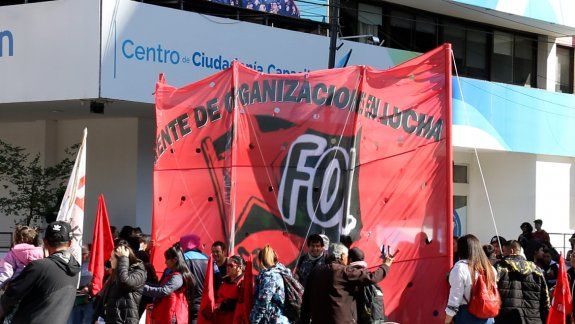 Nuevo acampe de las organizaciones sociales en la Avenida