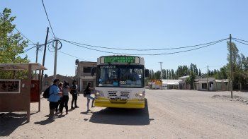 Se empieza a vislumbrar una solución a los inconvenientes que padecen los usuarios del Ramal 102 que une Neuquén y Las Perlas. Se empieza a vislumbrar una solución a los inconvenientes que padecen los usuarios del Ramal 102 que une Neuquén y Las Perlas.
