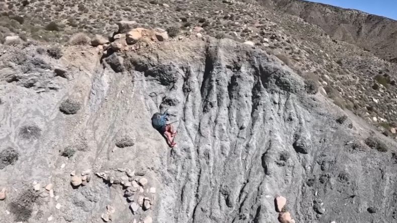 La senderista, que transitaba un sector del Pacific Crest Trail en California, pudo enviar un pedido de auxilio a través de un dispositivo de comunicación satelital.