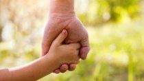 La nena de dos años permanece al cuidado de una familia solidaria.