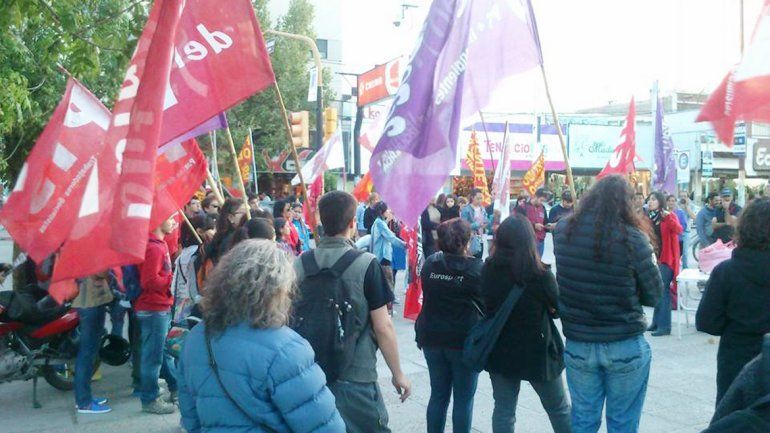 El FIT juntó a los candidatos con la militancia en el centro.