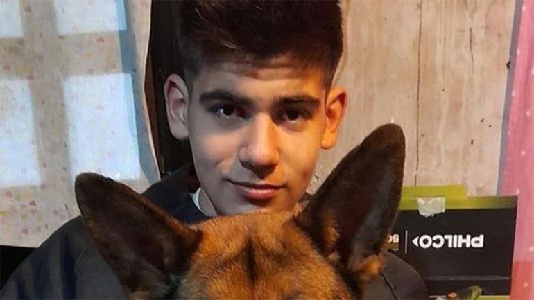 Iba al colegio, lo asaltaron y asesinaron de una puñalada