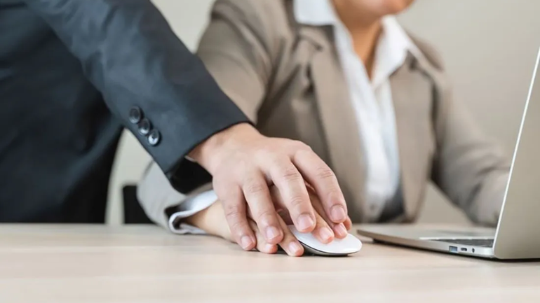 El caso de abuso sexual en el ámbito laboral se produjo en una empresa de Roca. El jefe fue condenado y le deberá pagar una millonaria indemnización a la víctima. 
