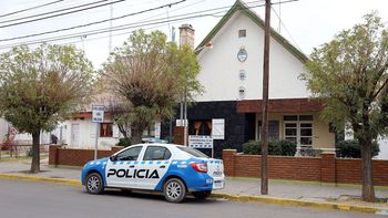 un policia le saco el arma reglamentaria a su pareja y la golpeo violentamente: fue acusado un policia le saco el arma reglamentaria a su pareja y la golpeo violentamente: fue acusado