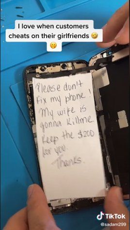 TikTok: destapó un celular para repararlo y se encontró con una inesperada sorpresa