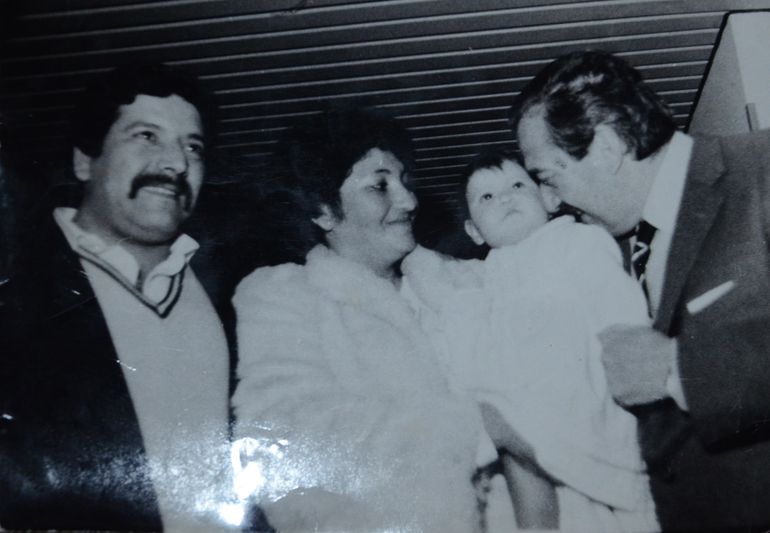 Raúl Alfonsín y su primer encuentro con Romina en el municipio capitalino, en donde el jefe de Estado salió al balcón a dar su discurso en 1984.