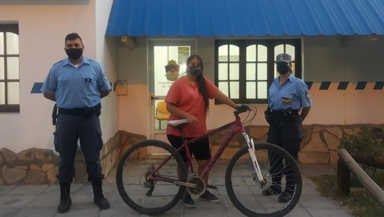 Bombera fue a apagar un incendio y cuando volvió al cuartel le habían robado la bicicleta