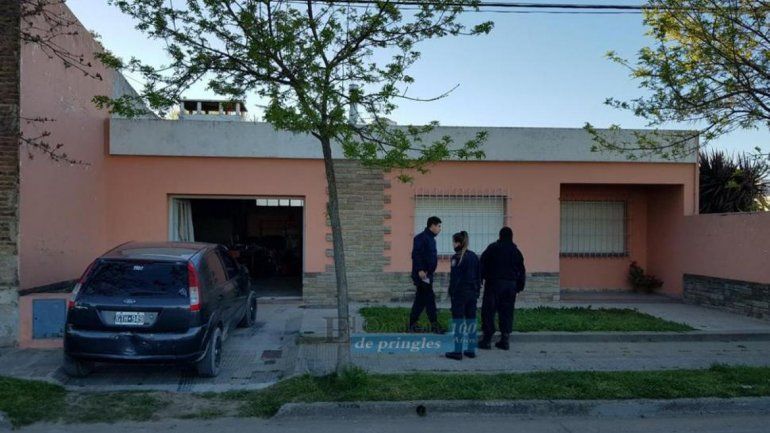 Julián Di Paolo llegó con su camioneta y chocó contra el portón para derribarlo y así poder entrar a la casa para apuñalar a Florencia Rueda