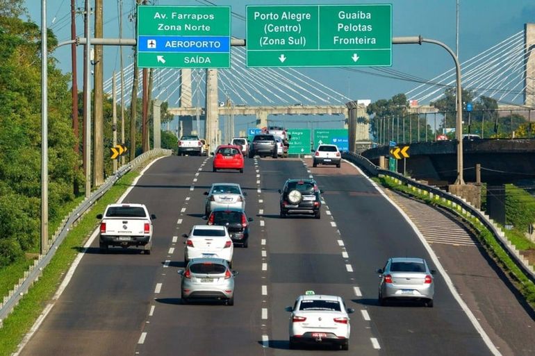 Las rutas de Brasil con muchos autos con patentes argentinas