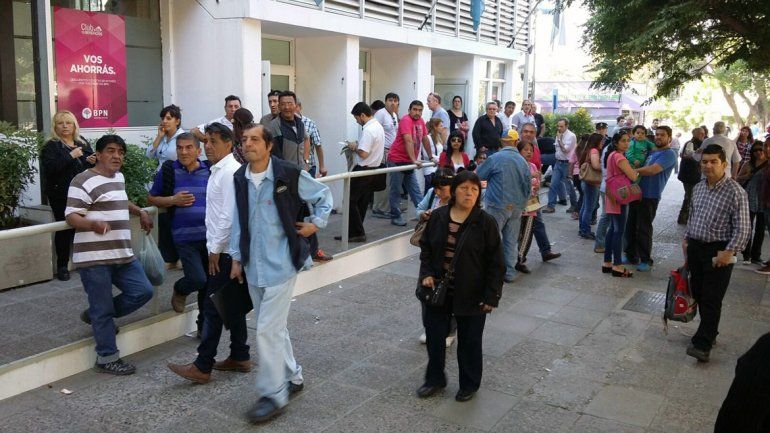 Repudian la decisión de pagar a los jubilados la semana que viene