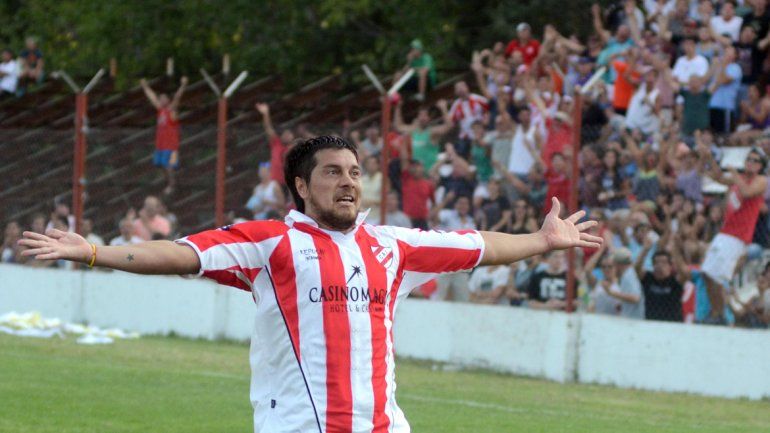Lalo lo festeja como un gol: al final renovó su contrato. &nbsp;