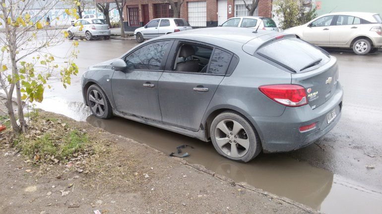 Del Chevrolet Cruze se llevaron una mochila con una notebook.