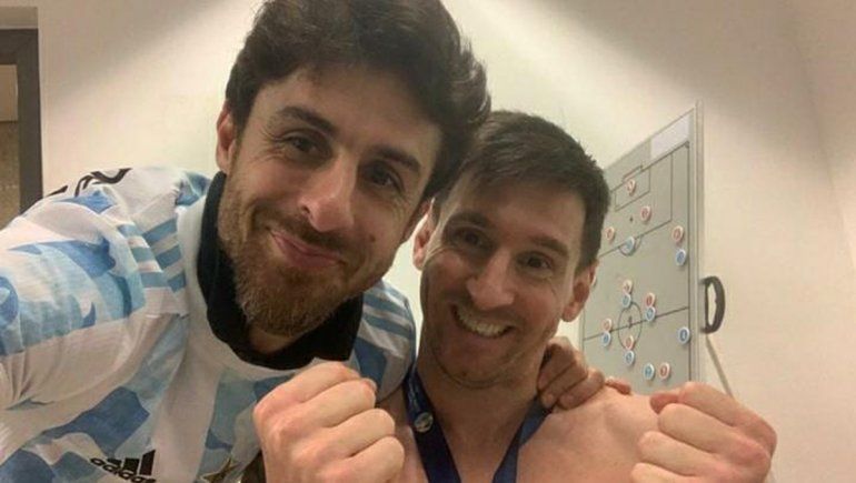 Messi y su ídolo: el abrazo y la selfie con Aimar