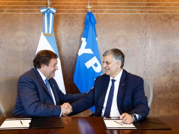 YPF avanza con Argentina LNG y consolida a Río Negro como salida al mar de Vaca Muerta. YPF avanza con Argentina LNG y consolida a Río Negro como salida al mar de Vaca Muerta.