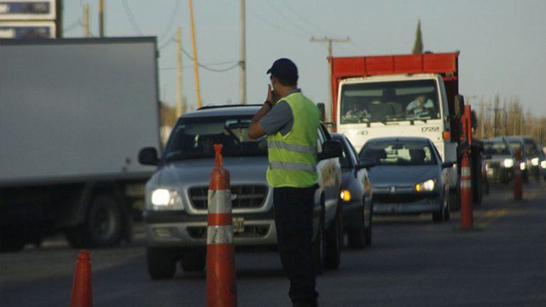 Allen: familia agredió a piedrazos a inspectoras de tránsito