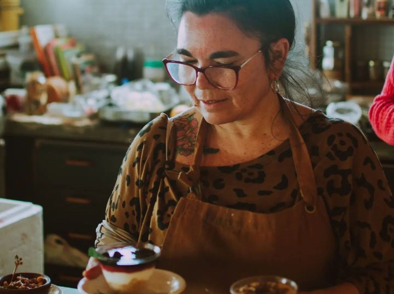 Carola Puracchio en Amar Algas, su proyecto gastronómico en Camarones, Chubut. Carola Puracchio en Amar Algas, su proyecto gastronómico en Camarones, Chubut.