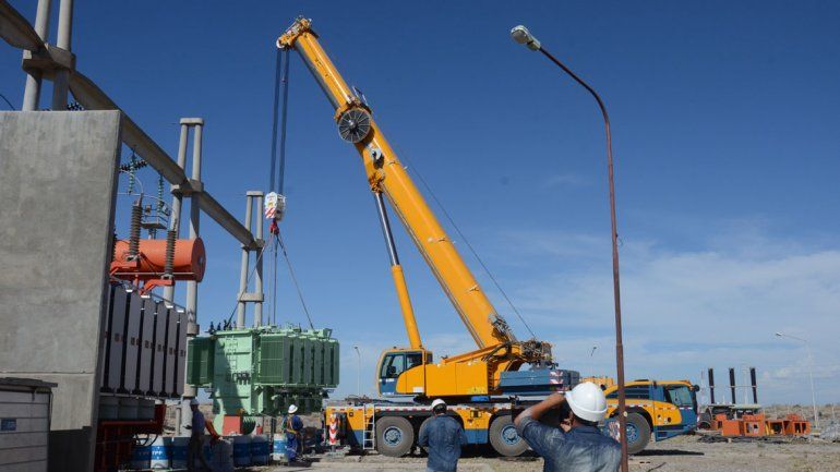 El transformador que ya fue emplazado en la Estación Alto Valle.