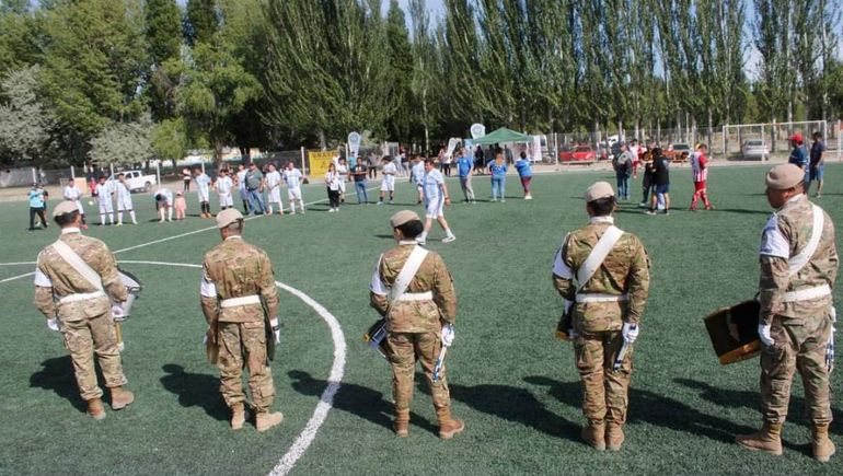 La Banda del RIM 10 participó del acto de apertura del encuentro deportivo.