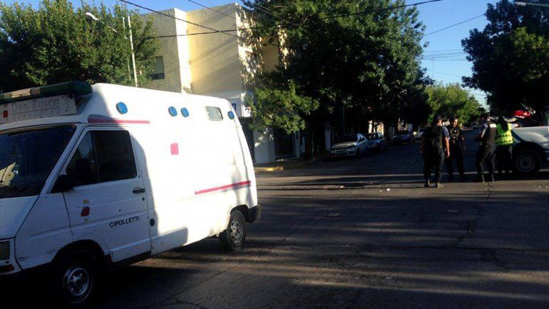 Un motociclista se mató al chocar contra un auto