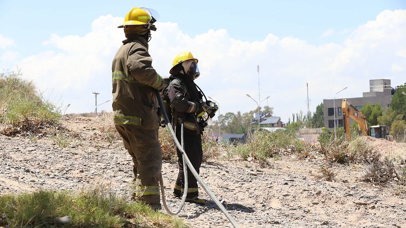 Susto por una fuga de gas: evacuaron una oficina pública en el centro neuquino | LM Neuquen Susto por una fuga de gas: evacuaron una oficina pública en el centro neuquino