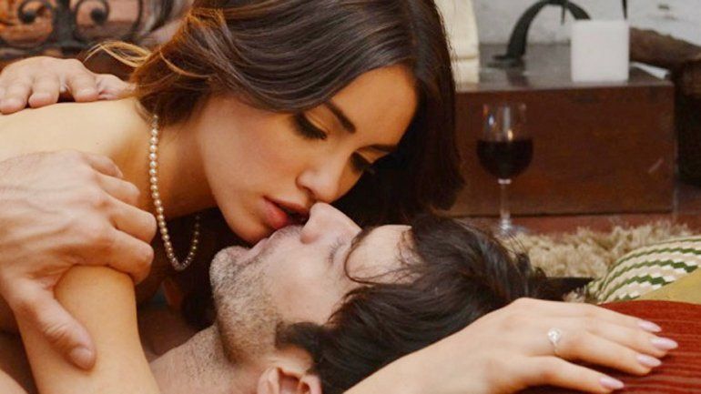 Mariano Martínez y Lali Espósito vuelen a tener piel en Esperanza mía.