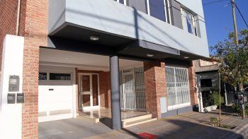 El día del hecho acudió un patrullero al edificio de Bouquet Roldán al 577 del Alto neuquino. El día del hecho acudió un patrullero al edificio de Bouquet Roldán al 577 del Alto neuquino.