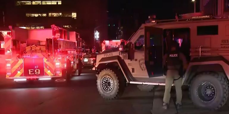 En las inmediaciones de la casa de Rob Reiner se dispuso un amplio operativo policial. En las inmediaciones de la casa de Rob Reiner se dispuso un amplio operativo policial.