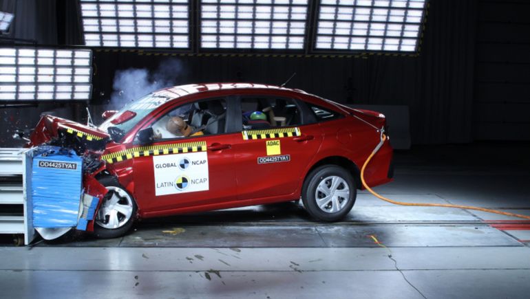 Prueba de choque del Toyota Yaris en la versión sedán; también se lo hizo con el hatch. Prueba de choque del Toyota Yaris en la versión sedán; también se lo hizo con el hatch.