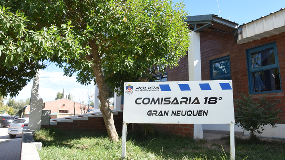 Ladrón robó en un comercio del oeste y le pegó una piña a la dueña