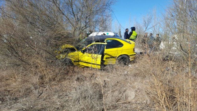 Dos heridos graves en un accidente: el borracho que los chocó quiso escapar