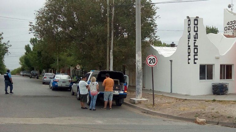 Fumaba un porro mientras manejaba y lo vio la Policía