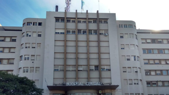 Un preso intentó darse a la fuga desde un hospital y murió tras caer de un tercer piso Un preso intentó darse a la fuga desde un hospital y murió tras caer de un tercer piso