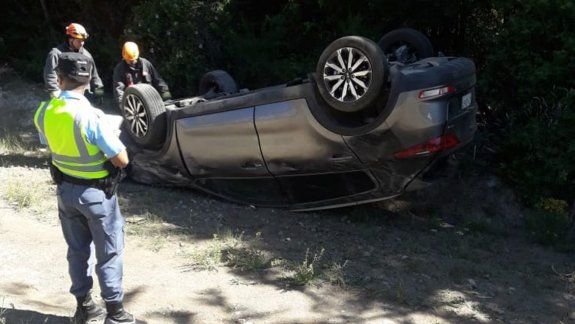 Cuatro turistas chilenos volcaron en la Ruta 40