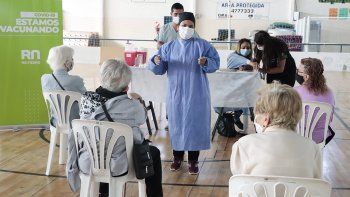 Vacunación adultos mayores WEB25.jpg