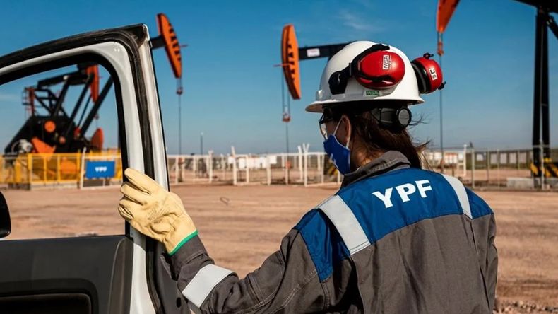 Los mamelucos de YPF llegarán a las estaciones de servicio.