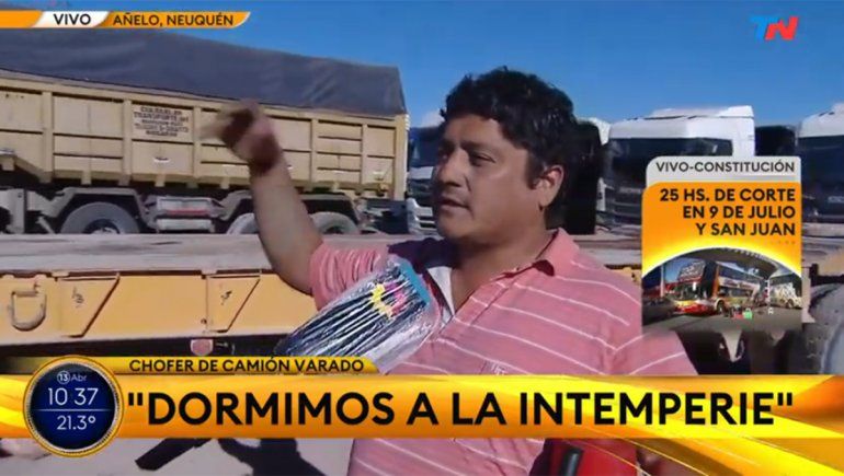 Camioneros varados en los cortes: Hace seis días dormimos a la intemperie